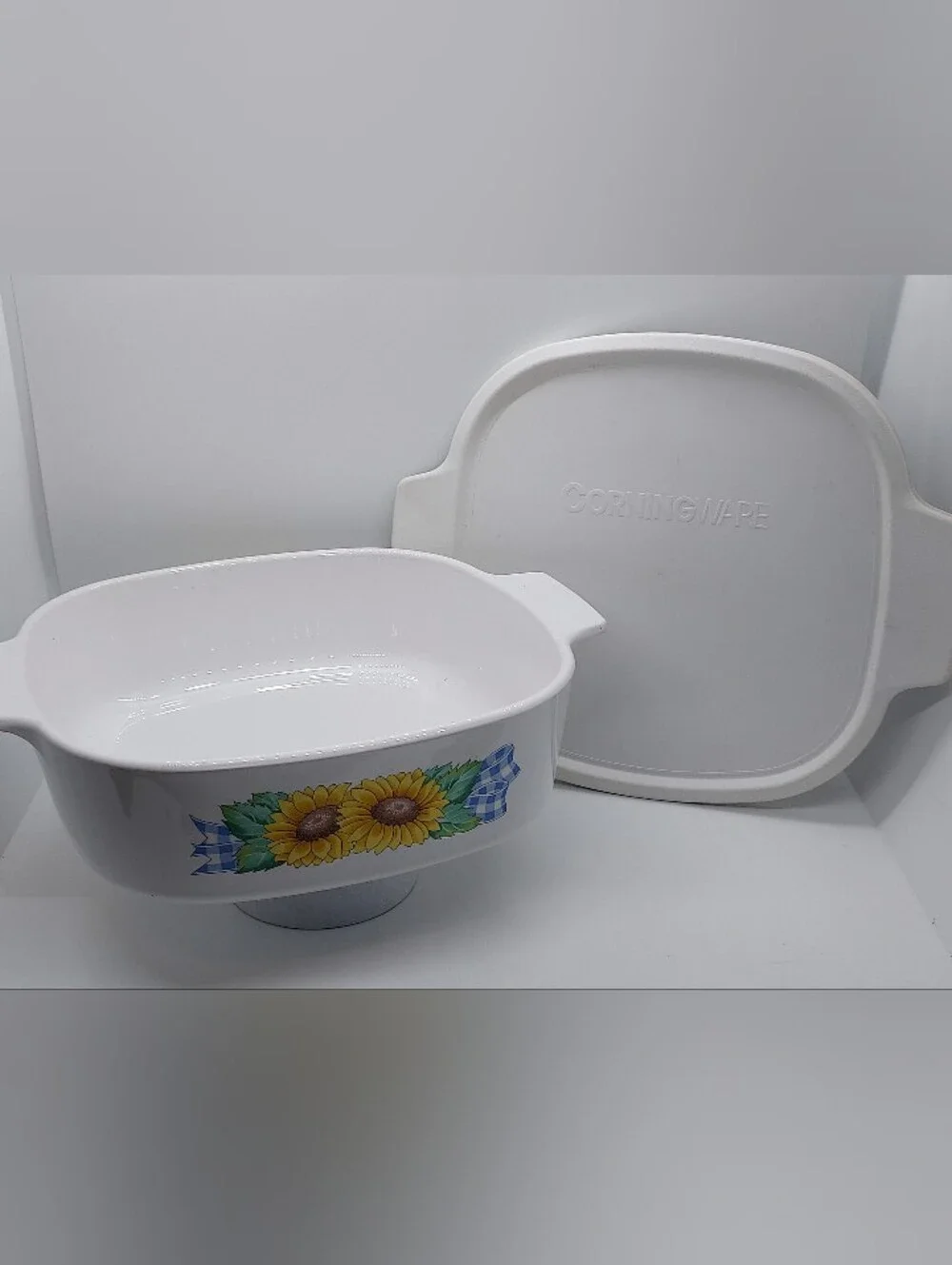 Vintage Corning Ware.Sunsations 2 Liter Casserole A-2-B with A-2-pc Lid